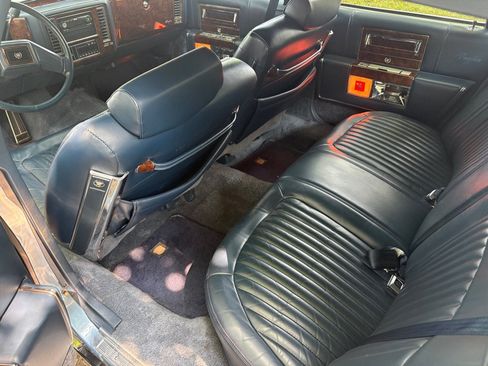Used 1992 Cadillac Brougham RWD image 13
