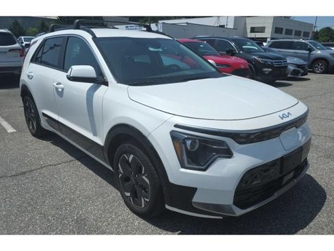 Used 2024 Kia Niro Wind FWD image 2