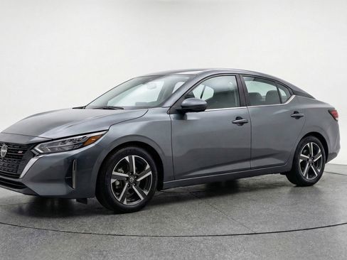 Used 2025 Nissan Sentra SV FWD image 3