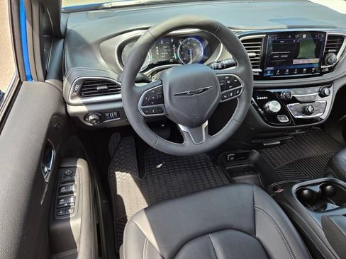 Used 2026 Chrysler Pacifica Select FWD image 7