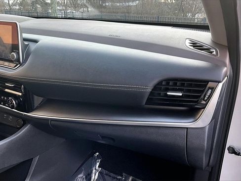 Used 2021 Nissan Rogue SV image 26