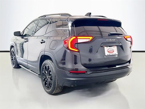 Used 2022 GMC Terrain SLT w/ LPO, 'HIT The Road' Package image 6