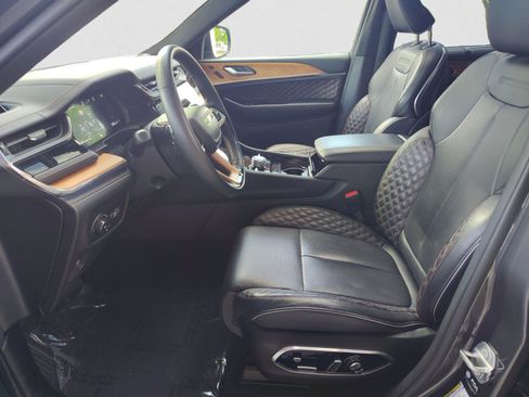 Used 2024 Jeep Grand Cherokee Summit AWD/4WD image 10
