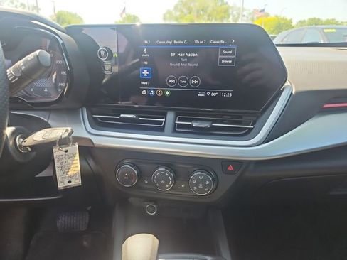 Used 2024 Chevrolet Trax RS FWD image 19