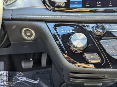 New 2026 Chrysler Pacifica Select w/ S Appearance Package FWD image 17