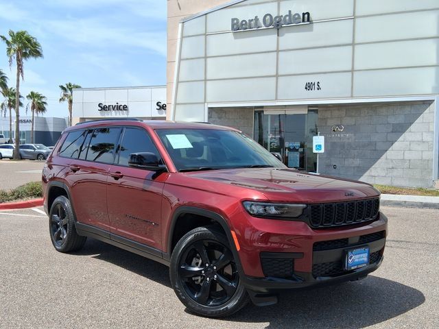 Used 2025 Jeep Grand Cherokee L Laredo RWD image 1