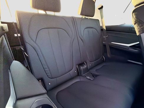 Used 2022 BMW X7 xDrive40i w/ Premium Package image 21