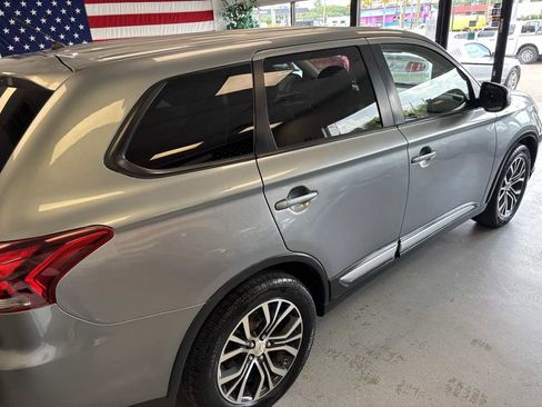Used 2016 Mitsubishi Outlander SE image 12