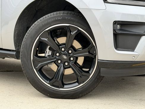 Used 2024 Ford Expedition Limited RWD image 3