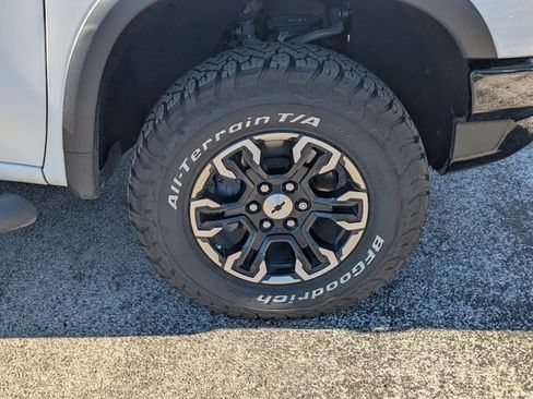 Used 2022 Chevrolet Silverado 1500 ZR2 w/ Technology Package image 11