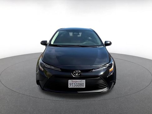 Used 2025 Toyota Corolla LE FWD image 4