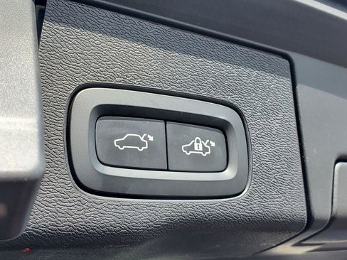 Used 2022 Volvo XC60 B5 Inscription image 9