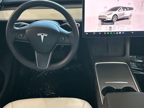 Used 2023 Tesla Model Y Long Range AWD/4WD image 15