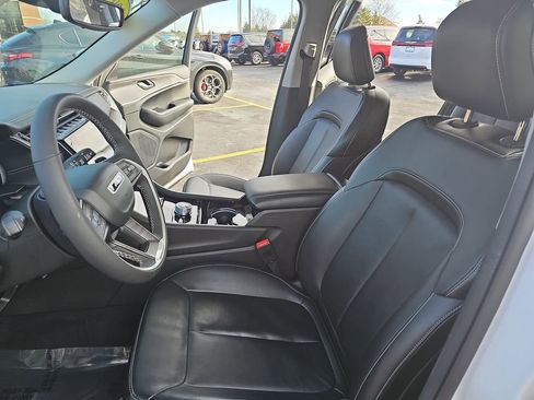 Used 2023 Jeep Grand Cherokee Limited image 15