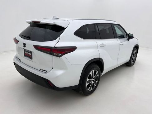 Used 2026 Toyota Highlander XLE image 7