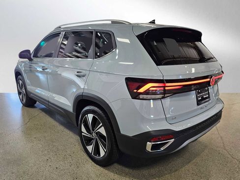 New 2025 Volkswagen Taos SE image 5