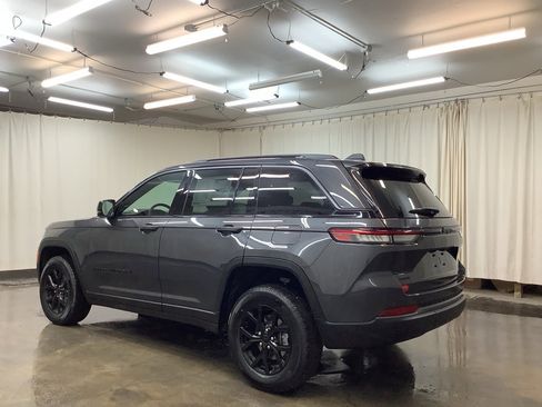 New 2026 Jeep Grand Cherokee Altitude AWD/4WD image 9