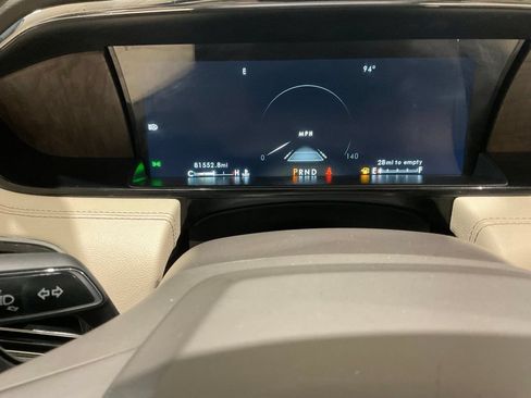 Used 2021 Lincoln Navigator Reserve w/ Luxury Package AWD/4WD image 17