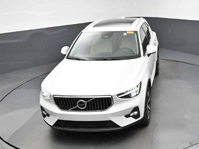 Used 2024 Volvo XC40 B5 Plus AWD/4WD image 19
