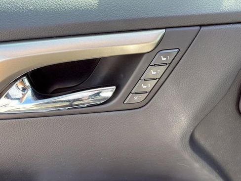 Used 2017 Lexus RX 450h AWD image 13