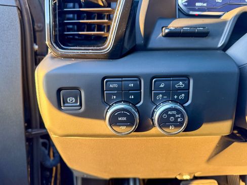 Used 2024 GMC Sierra 1500 AT4X image 15