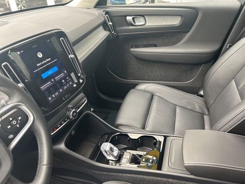 Certified 2025 Volvo XC40 B5 Plus image 21