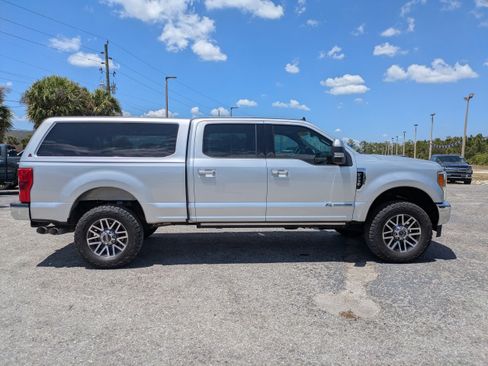 Used 2019 Ford F250 Lariat w/ Lariat Ultimate Package AWD/4WD image 3