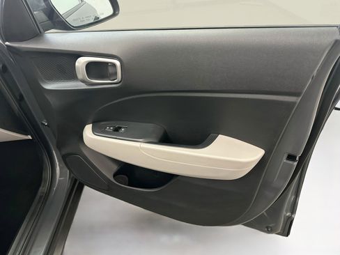Used 2025 Hyundai Venue SEL FWD image 33