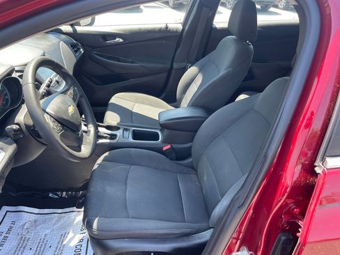 Used 2018 Chevrolet Cruze LT w/ Convenience Package FWD image 13