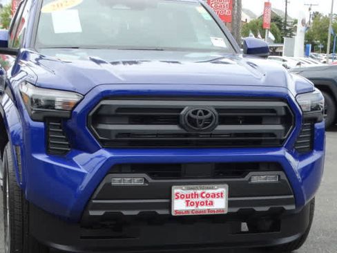 Used 2025 Toyota Tacoma SR5 image 4
