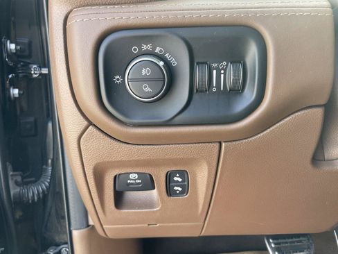 Used 2022 RAM 1500 Limited AWD/4WD image 23