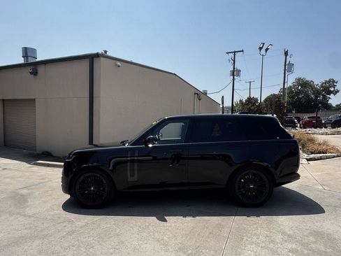 Used 2024 Land Rover Range Rover SE AWD/4WD image 3
