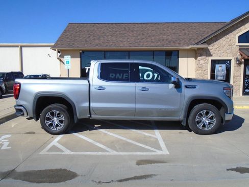 Used 2025 GMC Sierra 1500 SLT image 5
