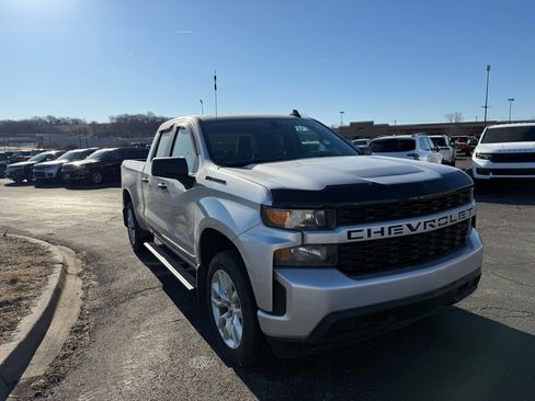 Used 2020 Chevrolet Silverado 1500 Custom w/ Custom Value Package image 4
