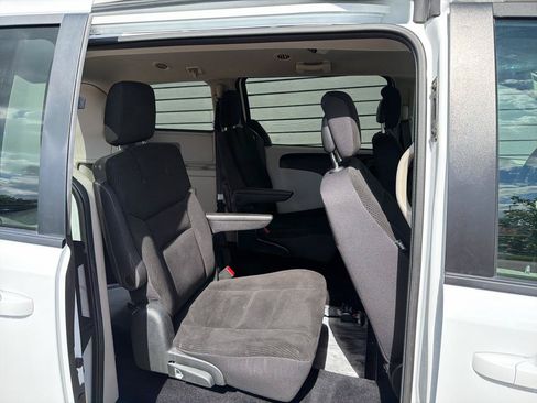 Used 2018 Dodge Grand Caravan SE FWD image 9
