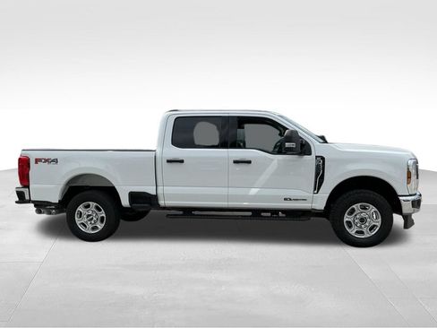 Used 2025 Ford F250 XLT w/ FX4 Off-Road Package AWD/4WD image 9