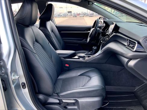Used 2023 Toyota Camry SE image 9