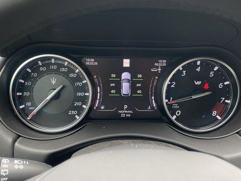 Used 2024 Maserati Levante Trofeo image 26