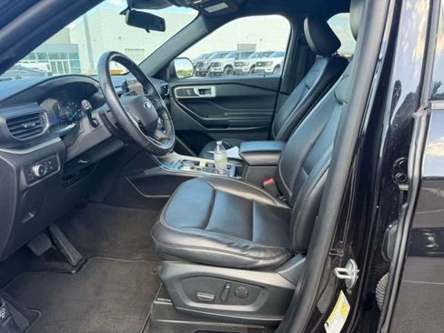 Used 2020 Ford Explorer XLT w/ Equipment Group 202A AWD/4WD image 9