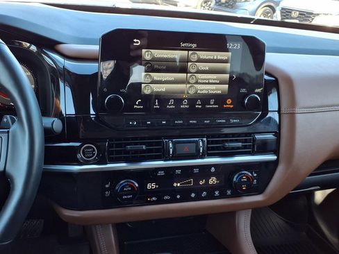 Used 2023 Nissan Pathfinder Platinum image 16