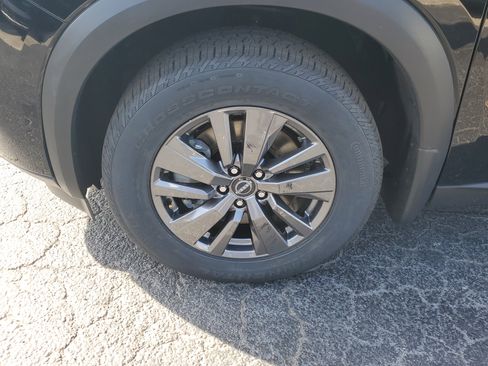 Used 2024 Nissan Pathfinder SV image 4