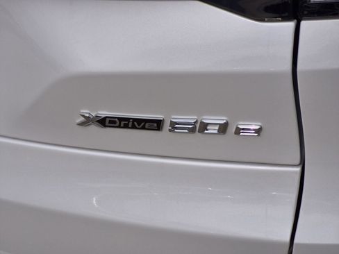 New 2026 BMW X5 xDrive50e w/ Climate Comfort Package image 8