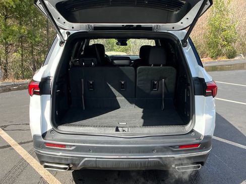 Used 2025 Buick Enclave Preferred image 9