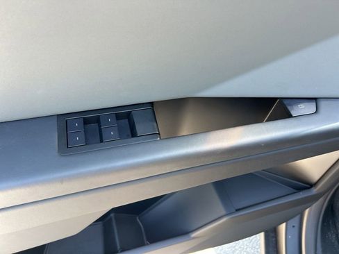 Used 2025 Tesla Cybertruck AWD Crew Cab image 18