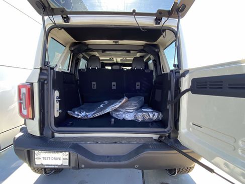 New 2025 Ford Bronco Badlands image 6