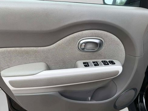 Used 2017 Kia Soul EV image 32