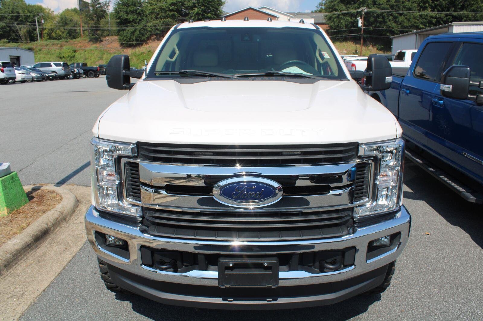 Used 2017 Ford F250 Lariat w/ Lariat Ultimate Package AWD/4WD image 2