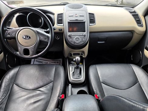 Used 2013 Kia Soul ! w/ Premium Pkg image 22