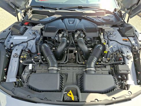 Certified 2024 Maserati GranCabrio Trofeo AWD/4WD image 32