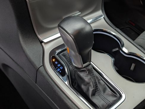 Used 2019 Jeep Grand Cherokee Laredo image 4